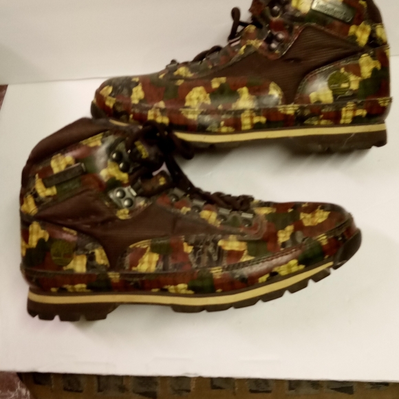 Timberland Ankle Boots Mens Leather Green & Yellow Graphic Design Emboss Sz 8.5M - Picture 3 of 12